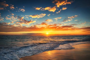 Sunrise beach üzerinde