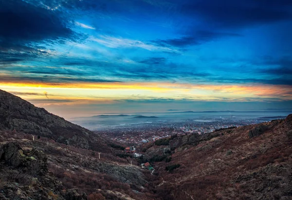 Vedere la răsărit cu orizontul orașului dimineața — Fotografie, imagine de stoc