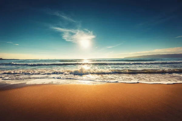 Nascer do sol na praia — Fotografia de Stock