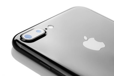 Varna, Bulgaristan - Aralık, 04, 2016: Siyah Iphone 7 izole Plus