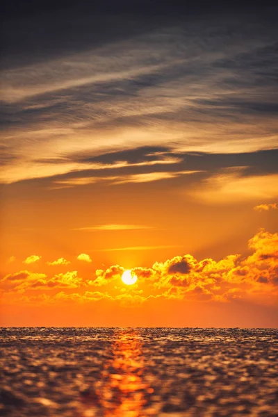 Napkelte a parton — Stock Fotó