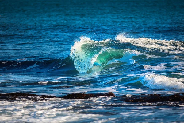 Krásný modrý oceán vlna — Stock fotografie