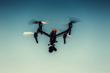 Varna, Bulgaristan - Temmuz 09,2016: Image in ile DJI indeks işlem ilham 1 Pro casus uçak
