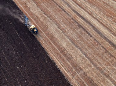 Traktör yetiştirilmesi alan sonbahar 
