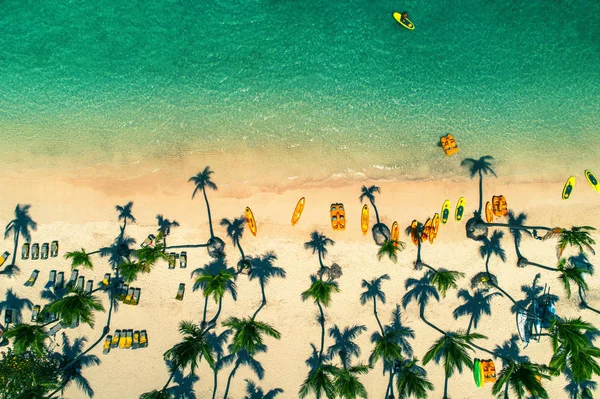 Luchtfoto uitzicht op tropisch strand, Dominicaanse Republiek — Stockfoto