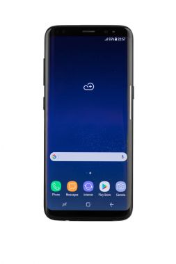 Varna, Bulgaristan - 11 Mayıs 2017: Studio atış siyah bir Samsung Galaxy S8 Smartphone