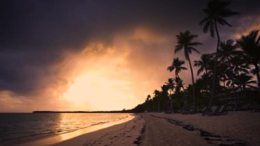 Sunrise peyzaj cennet tropikal ada Beach Punta Cana, Dominik Cumhuriyeti