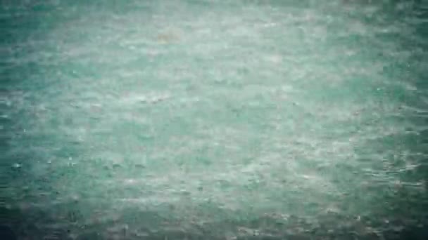 Tropiskt regn på Karibiska havet yta — Stockvideo