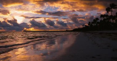 Sunrise peyzaj cennet tropikal ada Beach Punta Cana, Dominik Cumhuriyeti