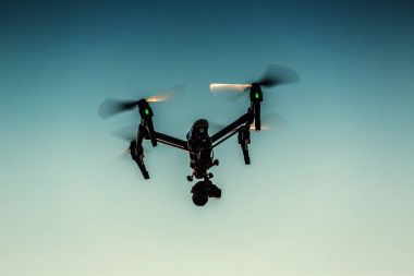 Varna, Bulgaristan - Temmuz 09,2016: Idji ilham 1 Pro uçağı İHA quadcopter gökyüzünde