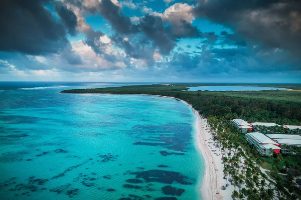 Vista aérea de la playa tropical, República Dominicana — Foto de Stock