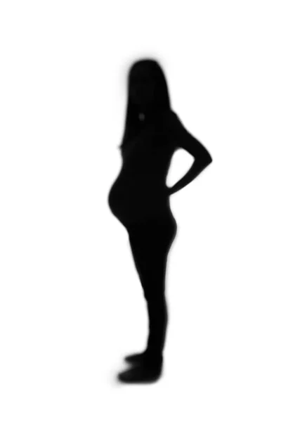 Silueta desenfocada de mujer embarazada aislada en blanco — Foto de Stock
