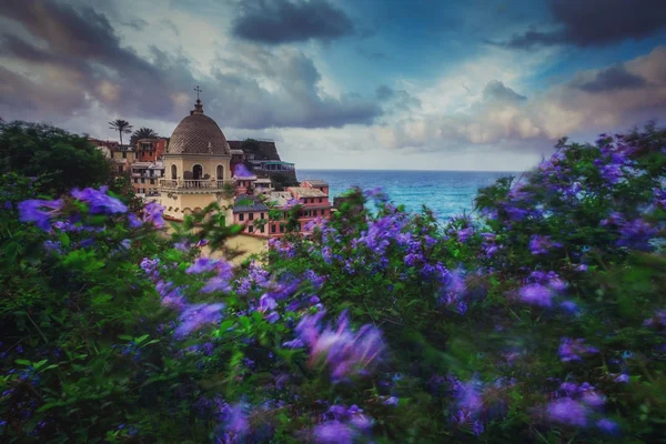 意大利利古里亚Cinque Terre Vernaza村 — 图库照片