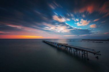 Eski deniz, uzun pozlama Bridge'de kırık