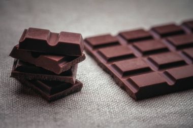 Koyu çikolata ve arka plan doku eski Hint keneviri