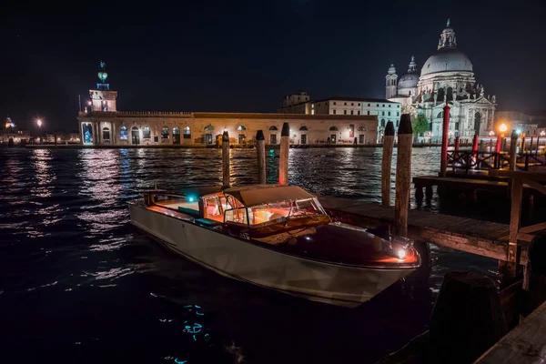 Venezia όμορφη θέα τη νύχτα, Βενετία, Ιταλία — Φωτογραφία Αρχείου