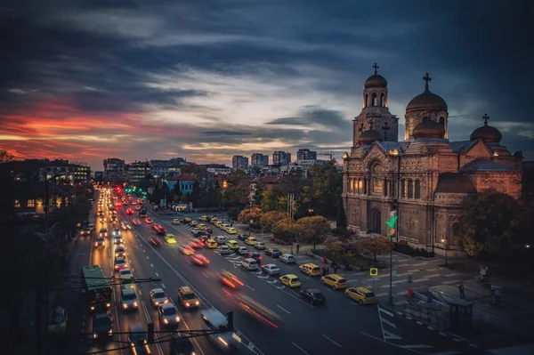 Letecký pohled na katedrála Nanebevzetí Panny Marie v Varna, Bulharsko — Stock fotografie