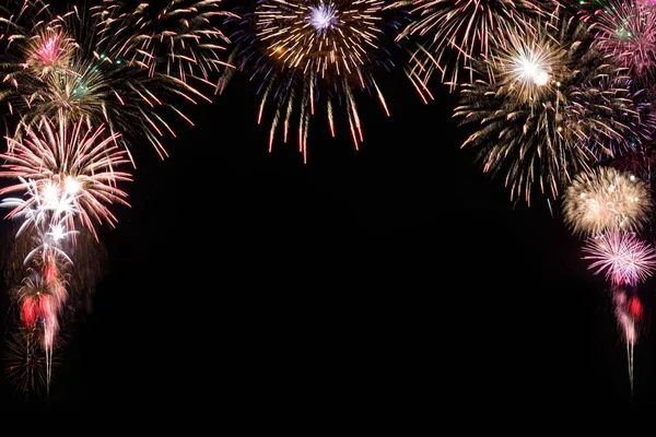 Chispa fuegos artificiales sobre fondo negro, feliz año nuevo 2018 cóncavo —  Fotos de Stock