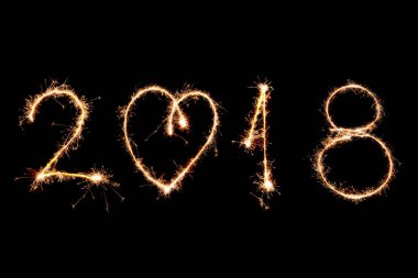 siyah arka planda, yeni yıl ışıltı havai fişek ile yazılı 2018