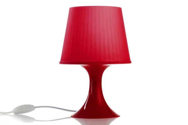 白で隔離赤いテーブル ランプ — ストック写真