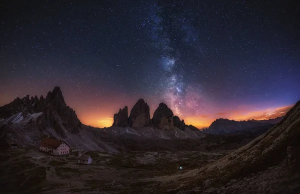 Drei Zinnen von Lavaredo bei Nacht in den Dolomiten in Italien, Europa — Stockfoto