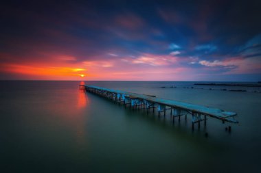 Eski deniz, uzun pozlama Bridge'de kırık