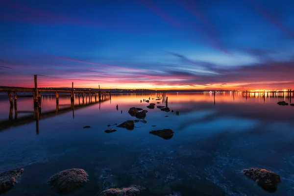 Puesta de sol sobre el lago HDR Imagen — Foto de Stock