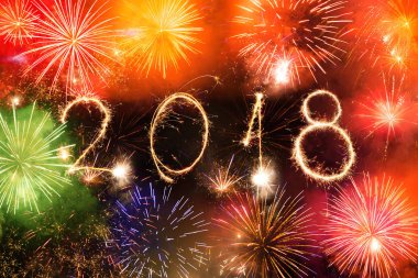 Fireworks ile arka plan olarak yazılı 2018