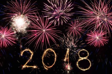 Fireworks ile arka plan olarak yazılı 2018