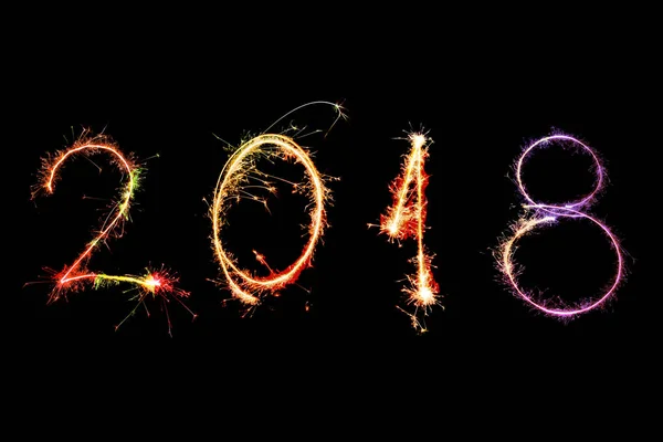 Mutlu yeni yıl 2018 ışıltı havai fişek, siyah arka plan ile yazılı — Stok fotoğraf