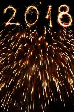 Fireworks ile arka plan olarak yazılı 2018