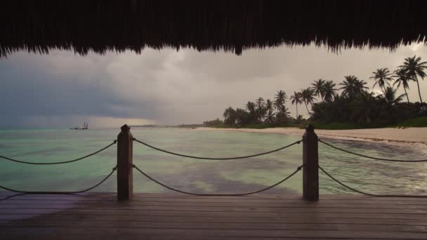 Pôr Sol Vista Mar Caribe Praia Tropical Partir Cais Madeira — Vídeo de Stock