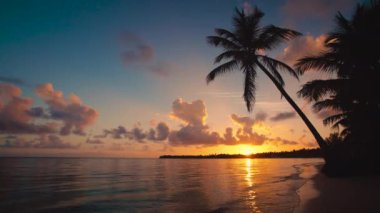 Sunrise deniz doğa ve tropik ada plaj ile görüntüleyin. Punta Cana resort, Dominik Cumhuriyeti