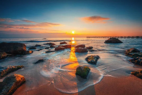 Sunrise over the beach — Stock Photo, Image