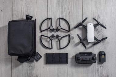 Varna, Bulgaristan - 17 Şubat 2018: Dron quadcopter ile DJI indeks işlem kıvılcım ve araçları