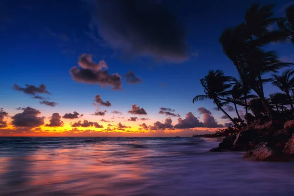 Punta Cana playa tropical al amanecer en República Dominicana — Foto de Stock