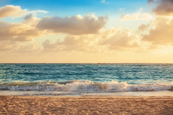 Vacker soluppgång över havet — Stockfoto