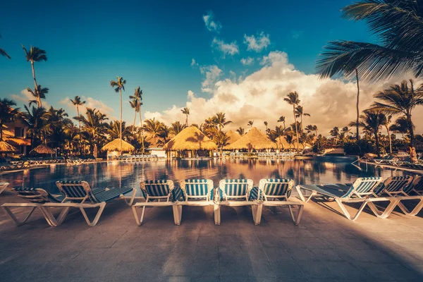 Tropikalny basen w luksusowy hotel, Punta Cana — Zdjęcie stockowe