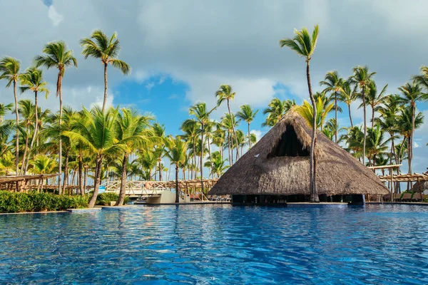 Piscina tropical em resort de luxo, Punta Cana — Fotografia de Stock