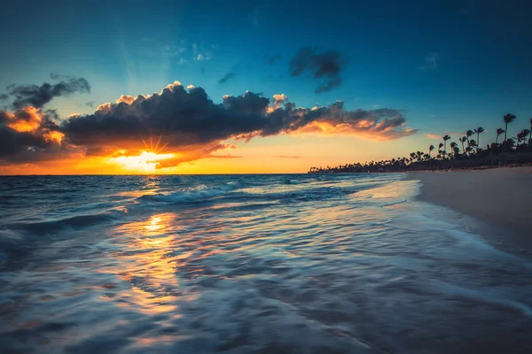 Bella alba sul mare — Foto Stock