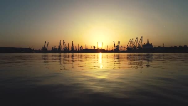 Flygfoto Över Varna Hamn Och Industrikranar Bulgarien — Stockvideo