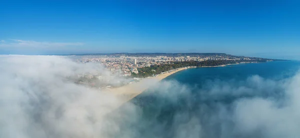 Varna, Bulgaria vista panoramica, paesaggio urbano, vista aerea drone sopra lo skyline della città — Foto Stock