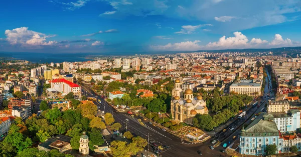 Die Kathedrale der Himmelfahrt in Varna, Luftaufnahme — Stockfoto