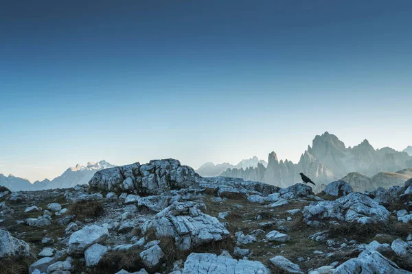 Доломиты Альпы Скалистая горная цепь в Tre Cime Di Lavaredo, Италия — стоковое фото