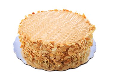 Fıstıklı pasta, ceviz, çikolata ve karamel kremalı izole edilmiş.