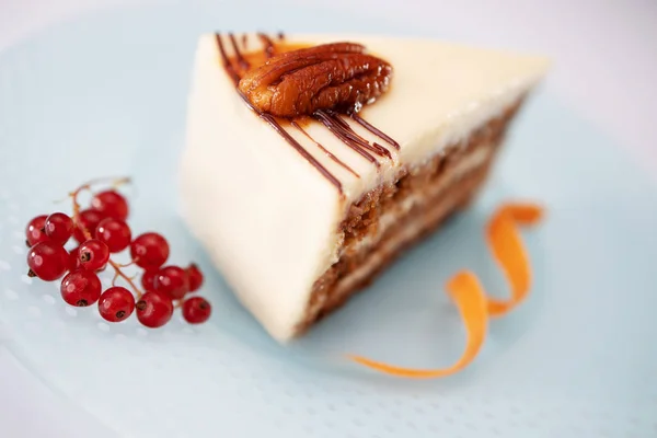 Taart Met Pinda Walnoten Chocolade Karamel Crème — Stockfoto