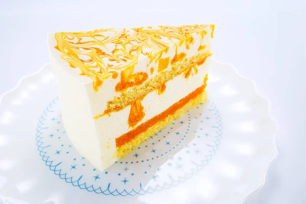 Gâteau à la mousse à la purée de mangue et crème — Photo