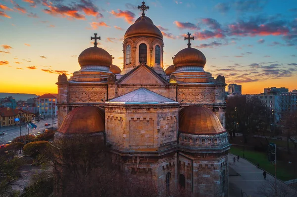 Catedrala Adormirea Maicii Domnului din Varna, vedere aeriană — Fotografie, imagine de stoc