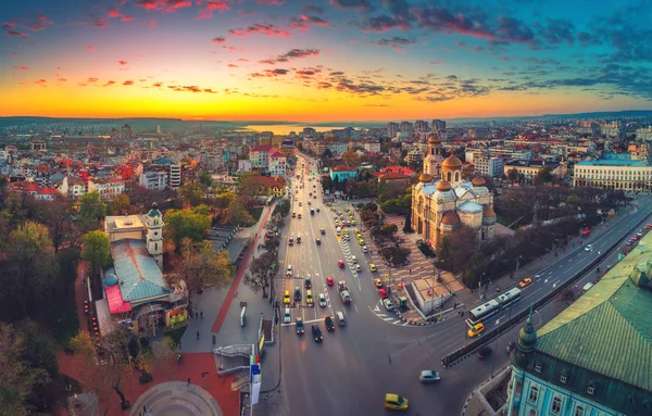 Die Kathedrale der Himmelfahrt in Varna, Luftaufnahme — Stockfoto