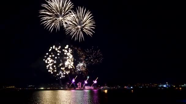 Vuurwerk Sprankelend Aan Nachtelijke Hemel Feestelijk Concert Vakantie 2020 — Stockvideo